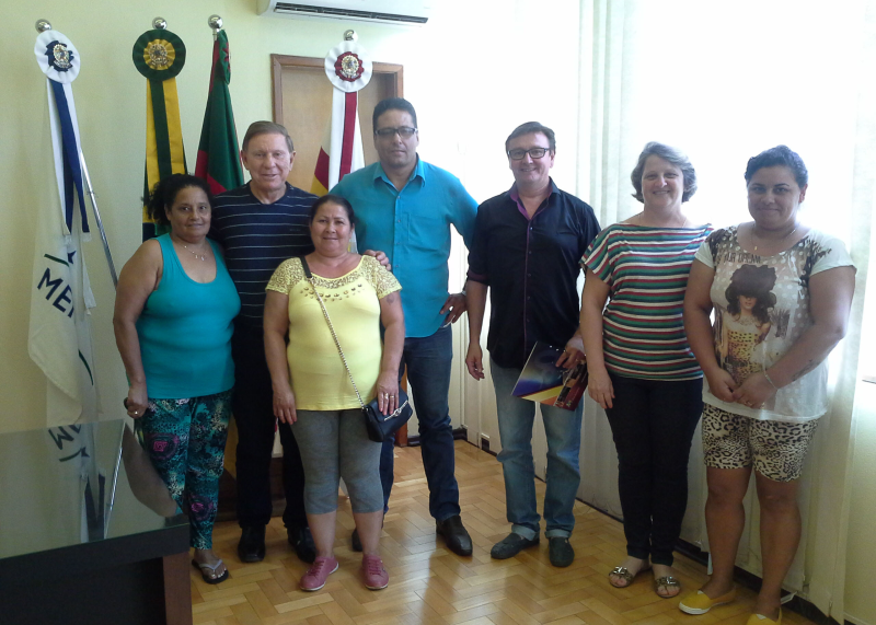 EXECUTIVO RECEBE COMITIVA DO BAIRRO SÃO FRANCISCO